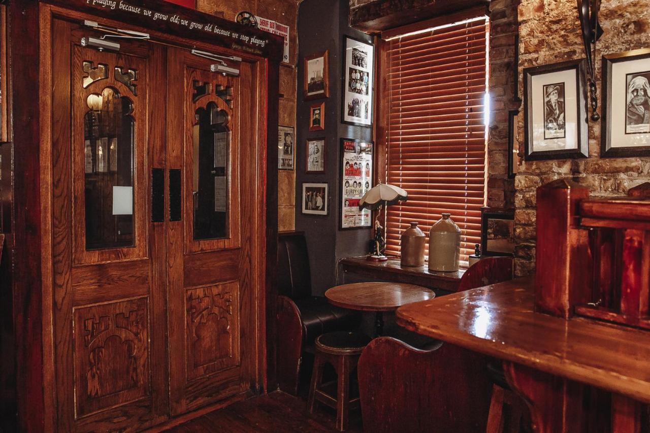 Muskerry Arms Bar And B&B Blarney Exterior foto