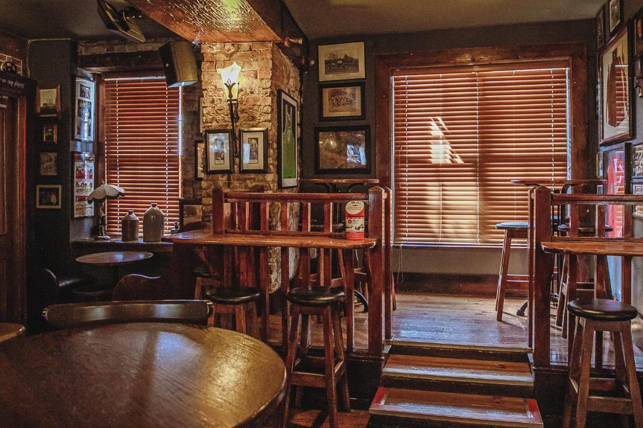 Muskerry Arms Bar And B&B Blarney Exterior foto